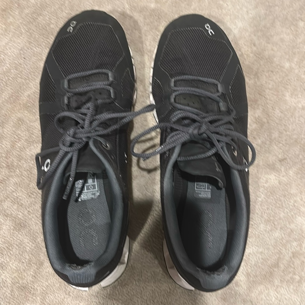 On Cloud sneakers - size 8.5